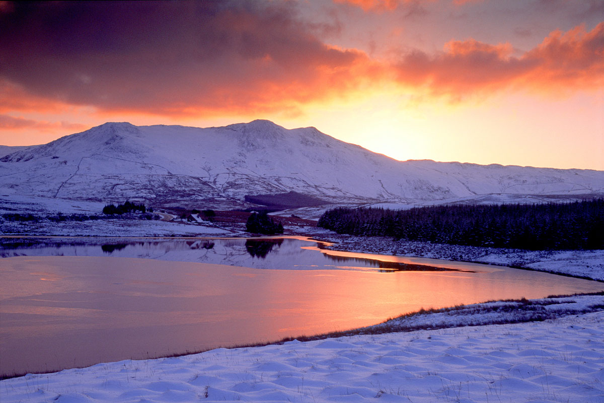 Arenig Fawr and Llyn Tryweryn at sunrise